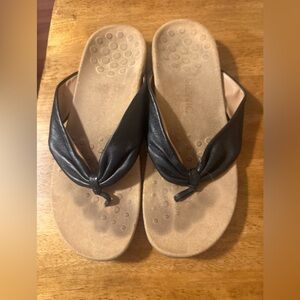 Vionic 11 flip flops women